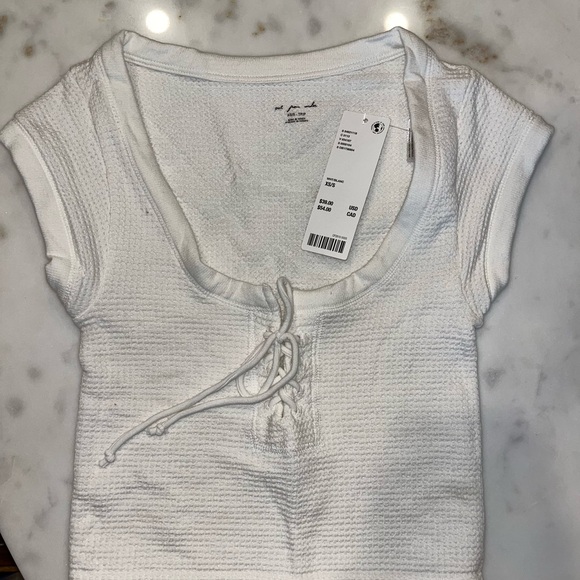 Urban outfitters tops that are super flattering! - Picture 4 of 7